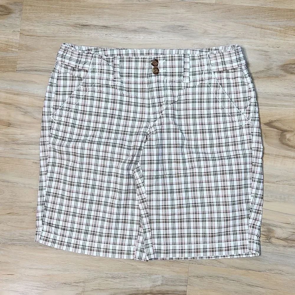 ☔️💜Old Navy Pink, White, & Brown Plaid Bermuda Shorts Size 4